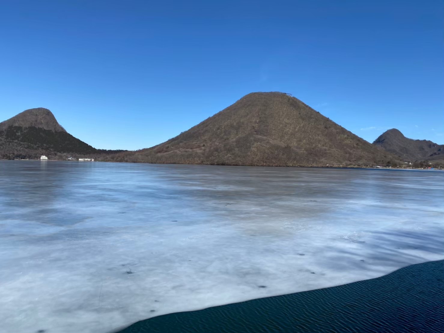 凍った榛名湖