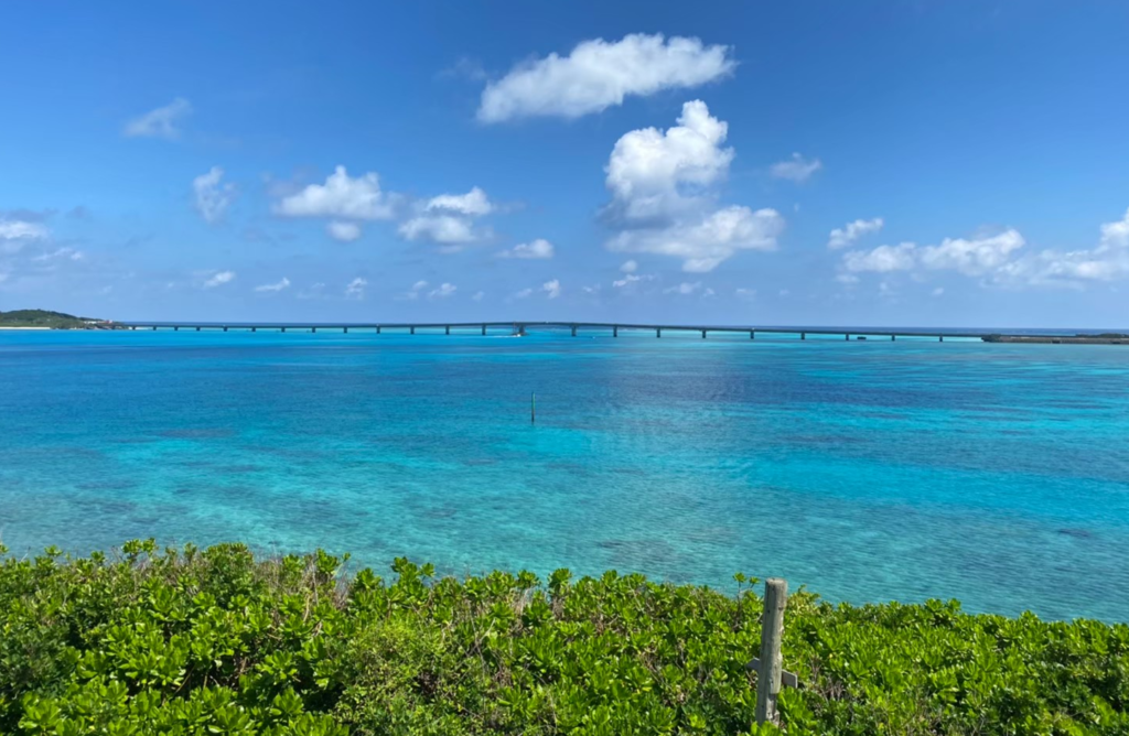 西平安名崎から見える海の風景