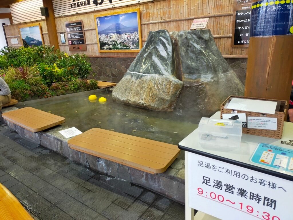 鹿児島空港の足湯