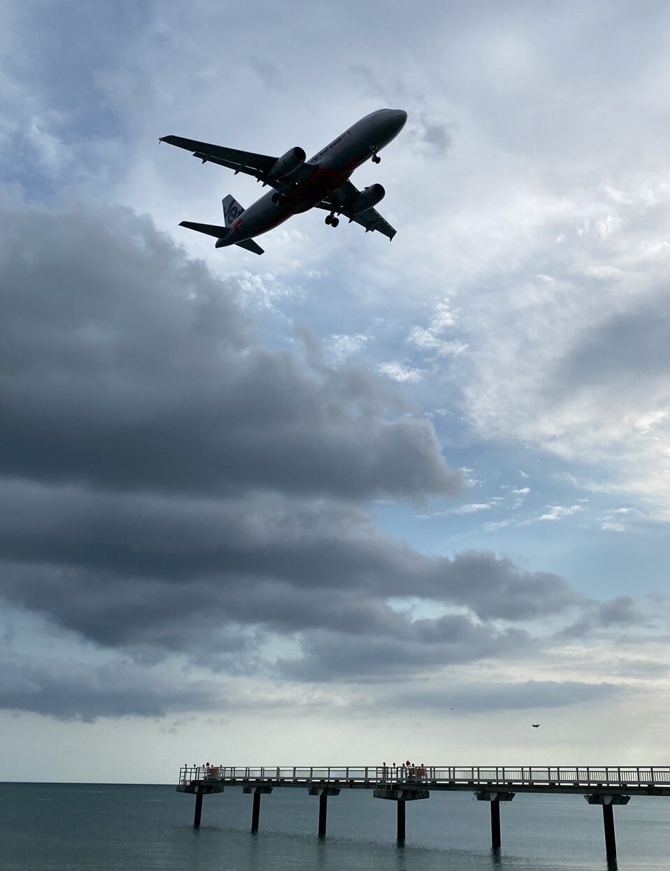 着陸前の飛行機