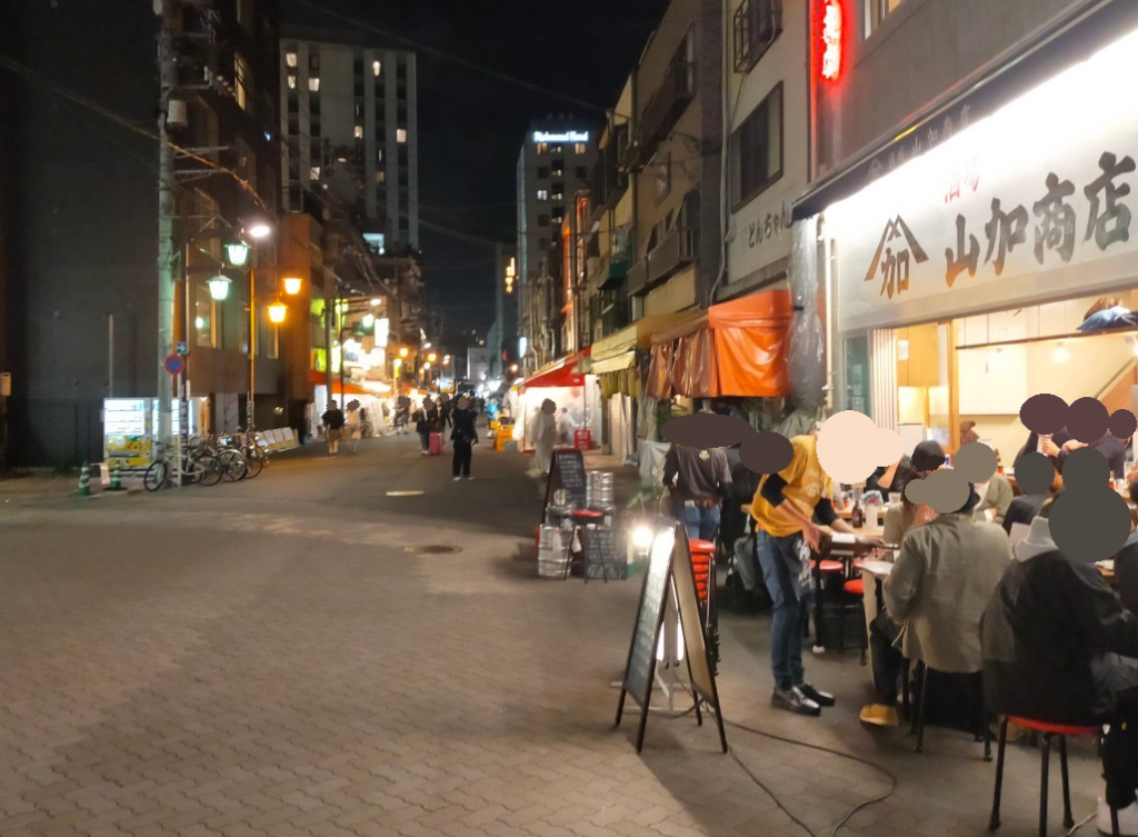 浅草の路上にあるお店