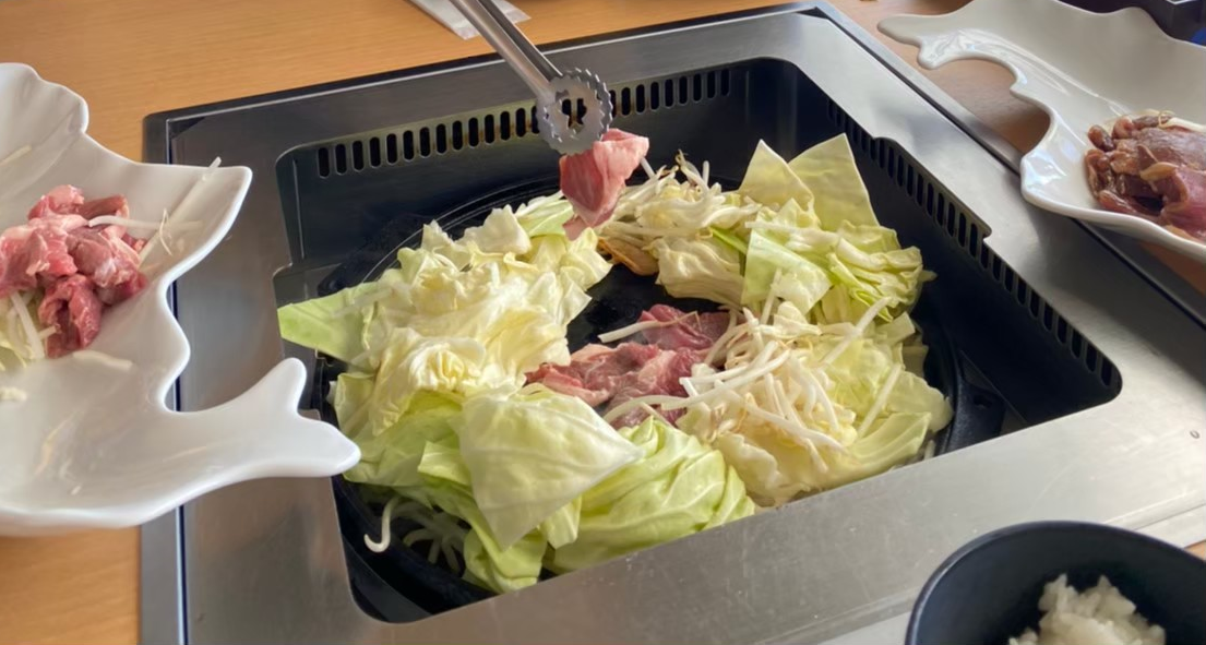 ジンギスカン焼いているところ