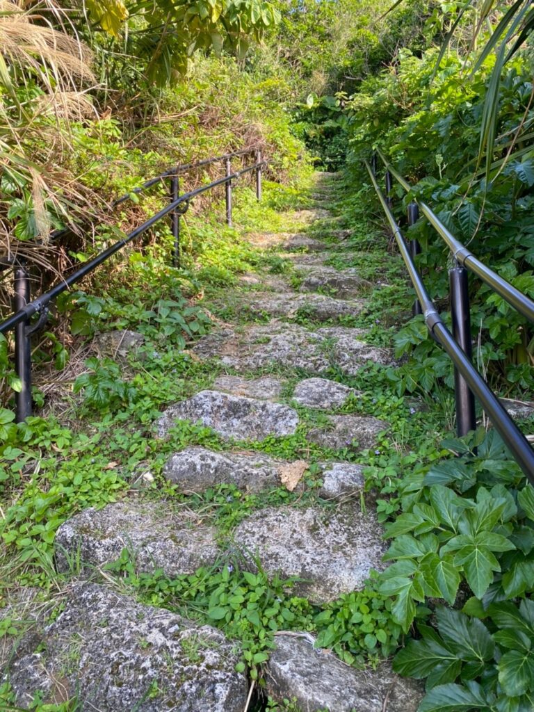 インナガー散策路の階段
