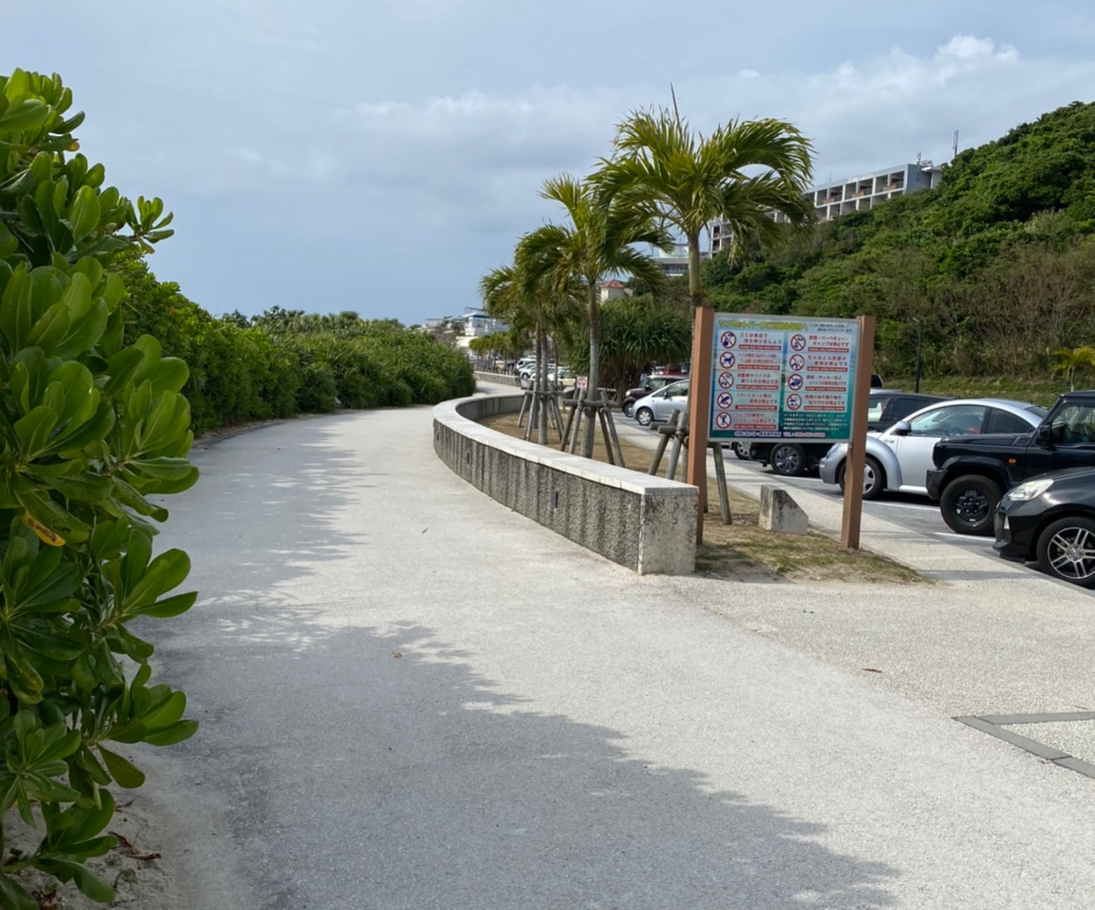 瀬長島の遊歩道