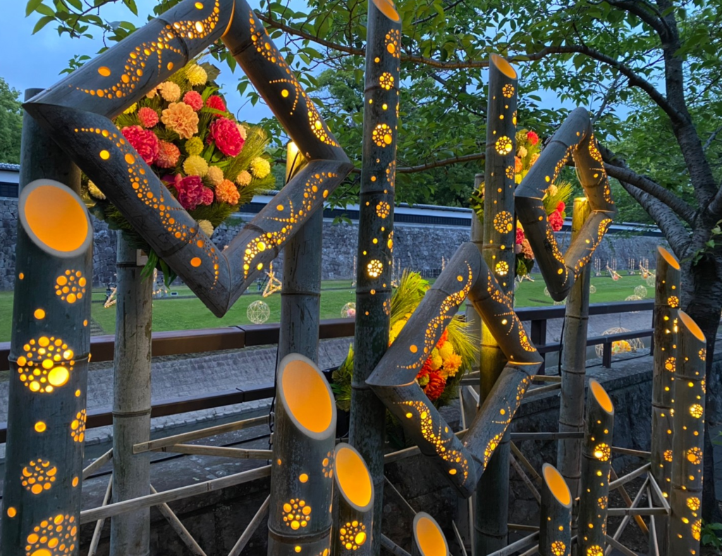 竹灯籠のオブジェのライトアップ