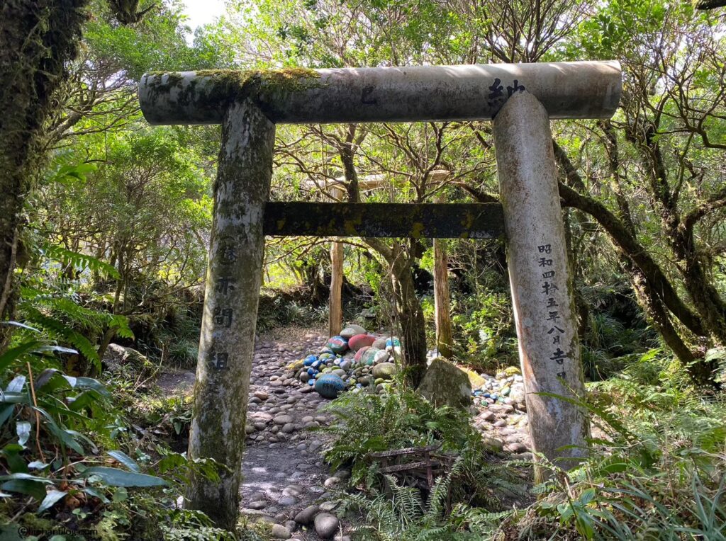 八丈富士火口の浅間神社