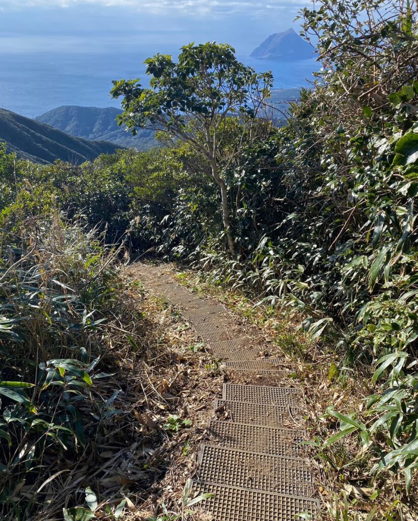 三原山登山道