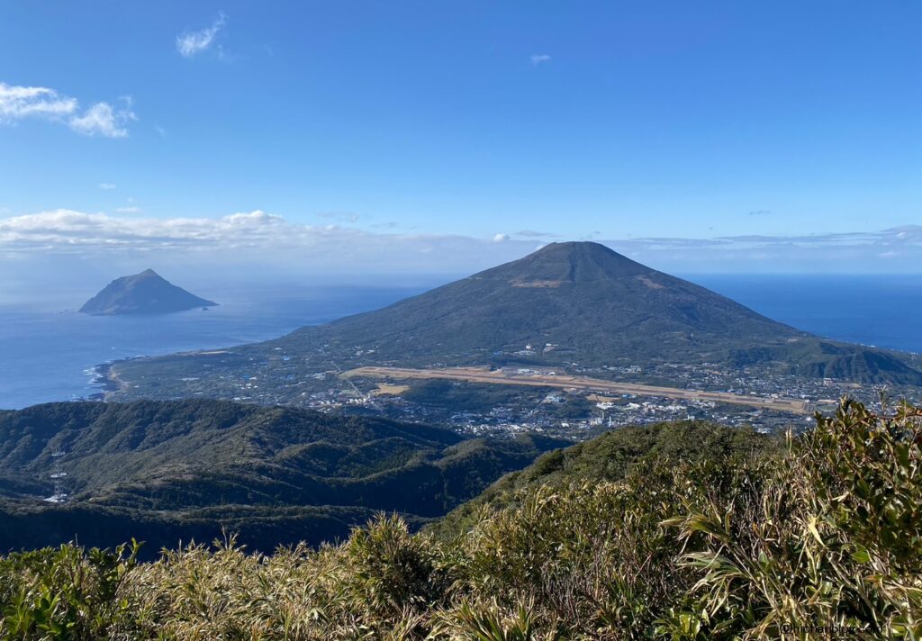 三原山から見た八丈富士