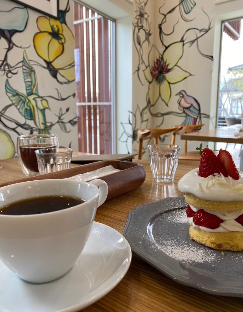 ル・パークスのケーキとコーヒー