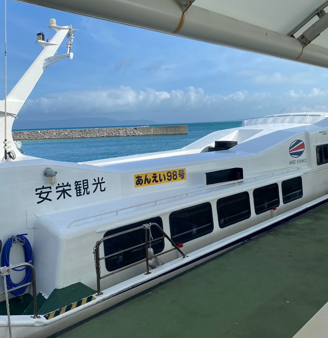 黒島行の船