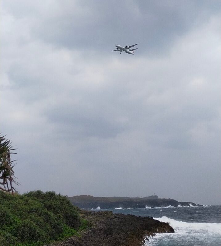 ダンヌ浜から見た飛行機