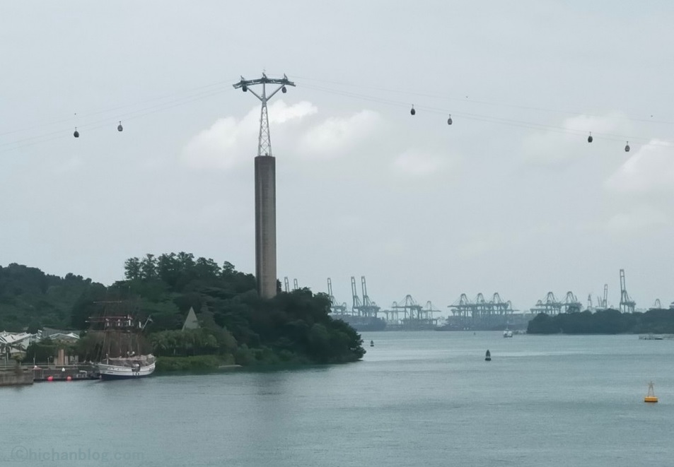 セントーサ島へ行くケーブルカー